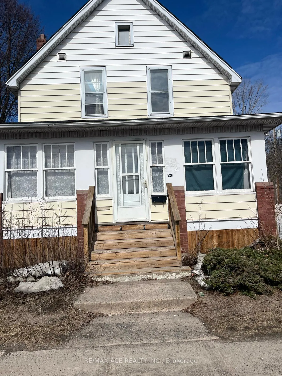 Photo 1 of 526 Wellington Street E, Sault Ste Marie — HOMEH