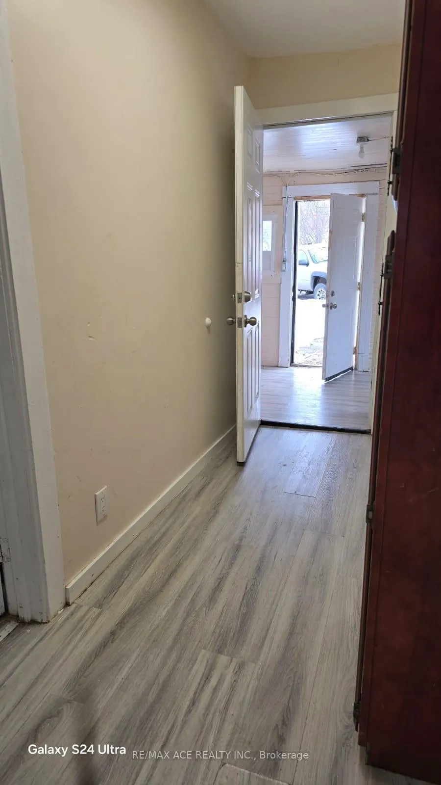 Photo 2 of 526 Wellington Street E, Sault Ste Marie — HOMEH
