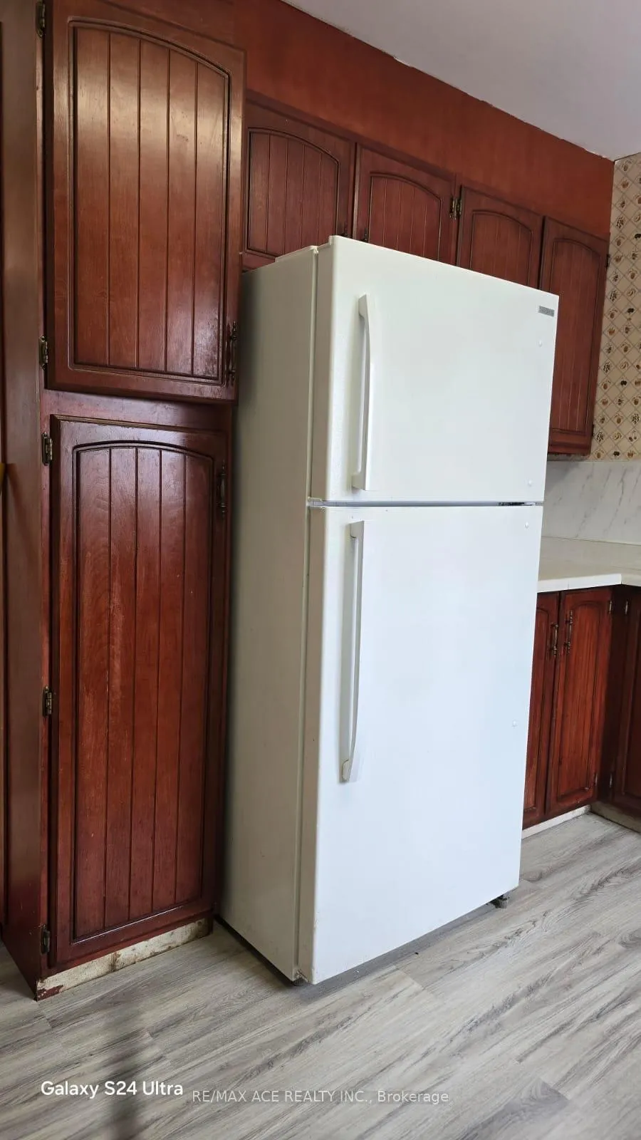 Photo 4 of 526 Wellington Street E, Sault Ste Marie — HOMEH