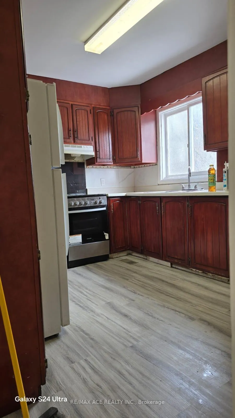 Photo 5 of 526 Wellington Street E, Sault Ste Marie — HOMEH