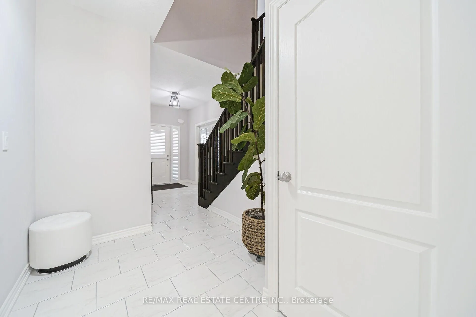 Photo 12 of 18 Ryan Street, Centre Wellington, Fergus — HOMEH