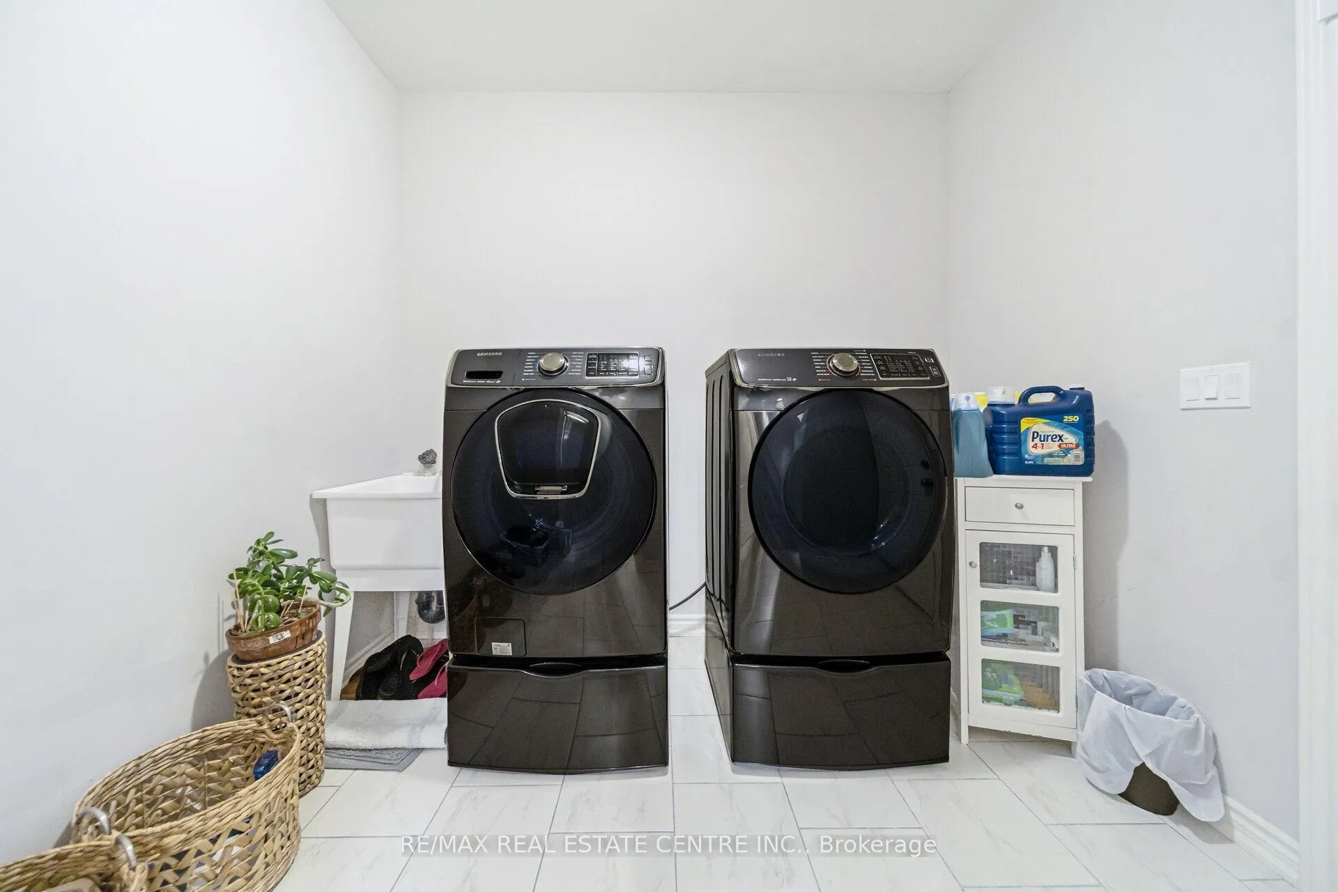 Photo 21 of 18 Ryan Street, Centre Wellington, Fergus — HOMEH