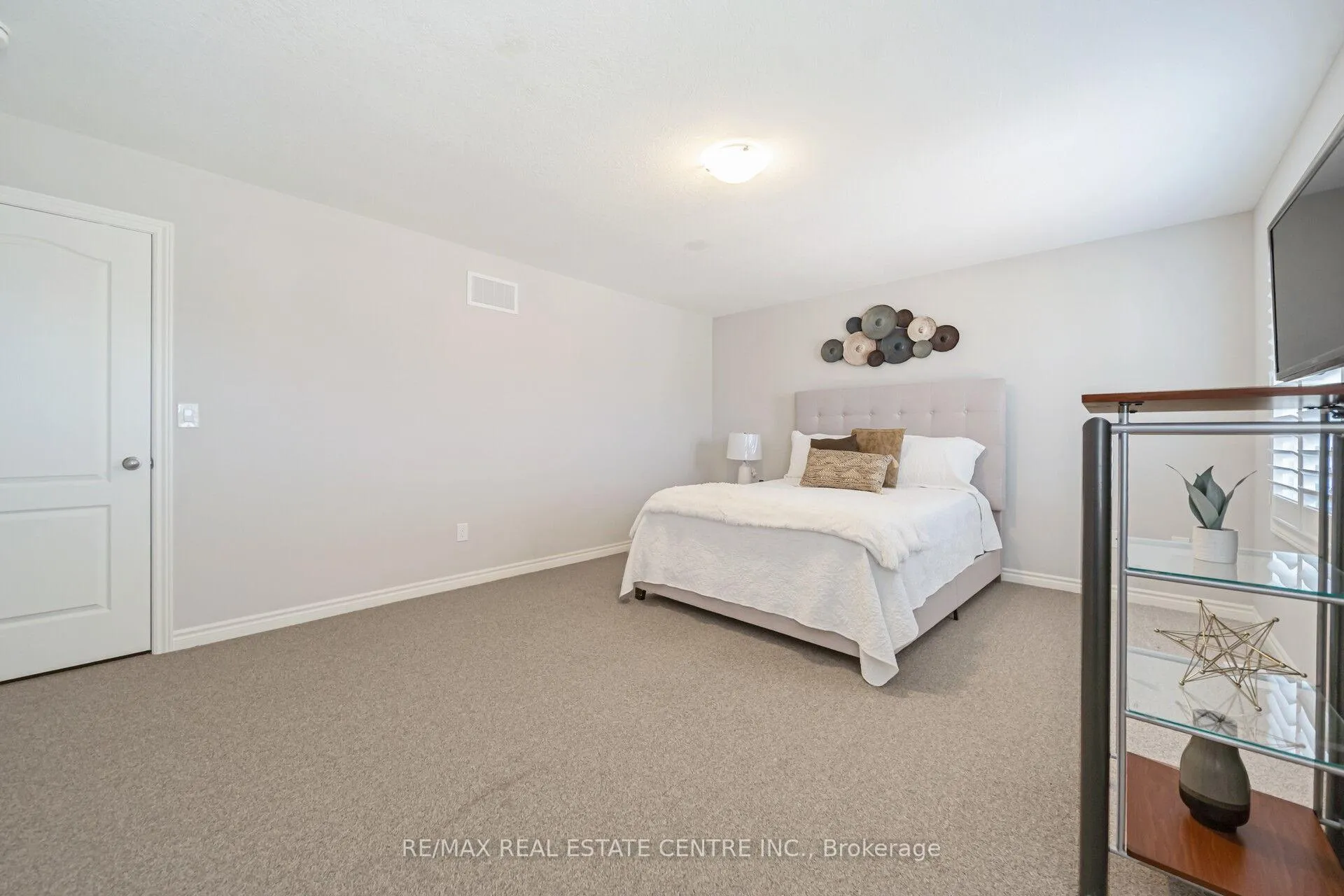 Photo 26 of 18 Ryan Street, Centre Wellington, Fergus — HOMEH