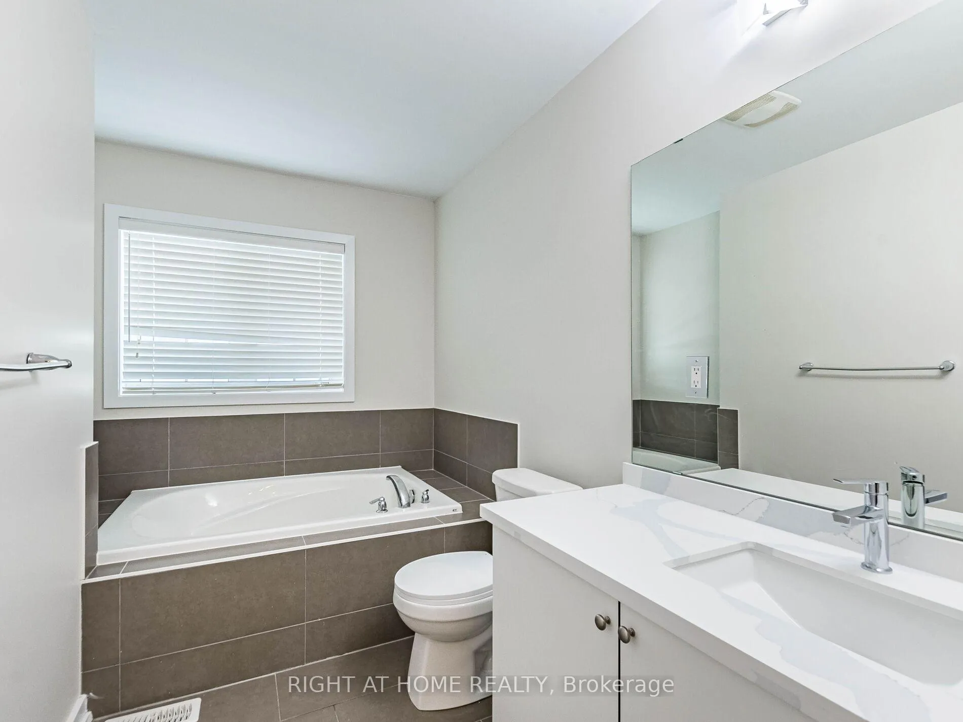Photo 19 of 16 Edsel Road, Brampton, Northwest Brampton — HOMEH