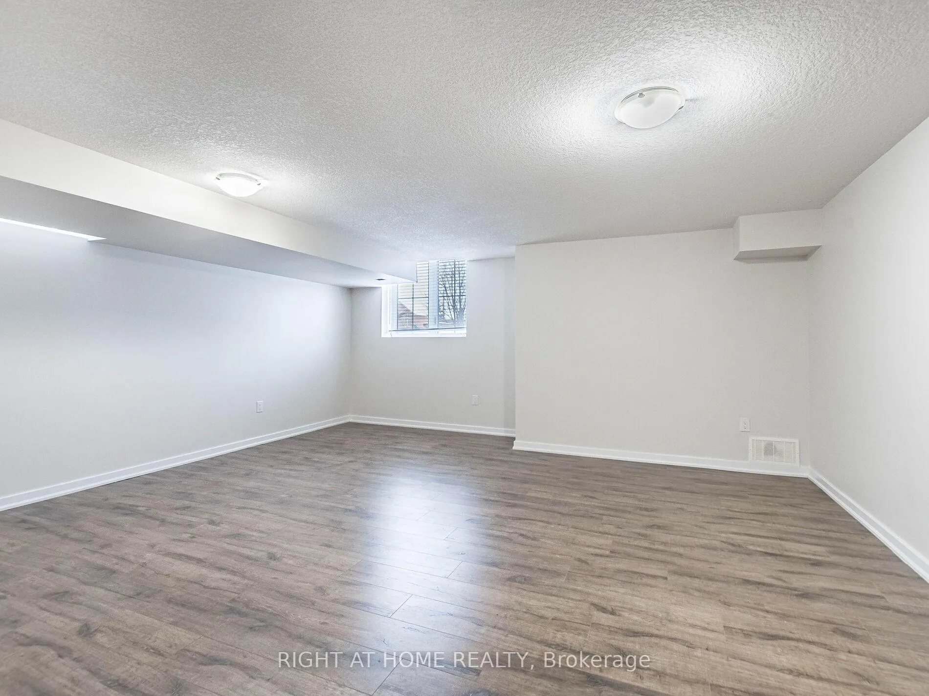 Photo 23 of 16 Edsel Road, Brampton, Northwest Brampton — HOMEH