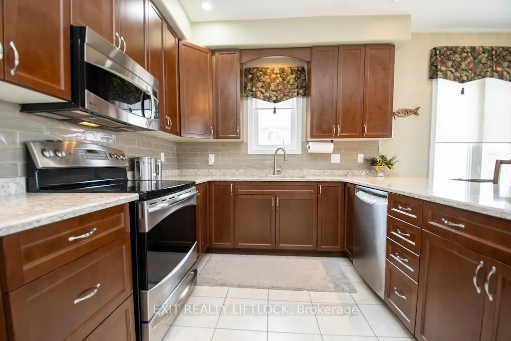 Photo 14 of 2495 Cunningham Boulevard, Peterborough, Ashburnham Ward 4 — HOMEH