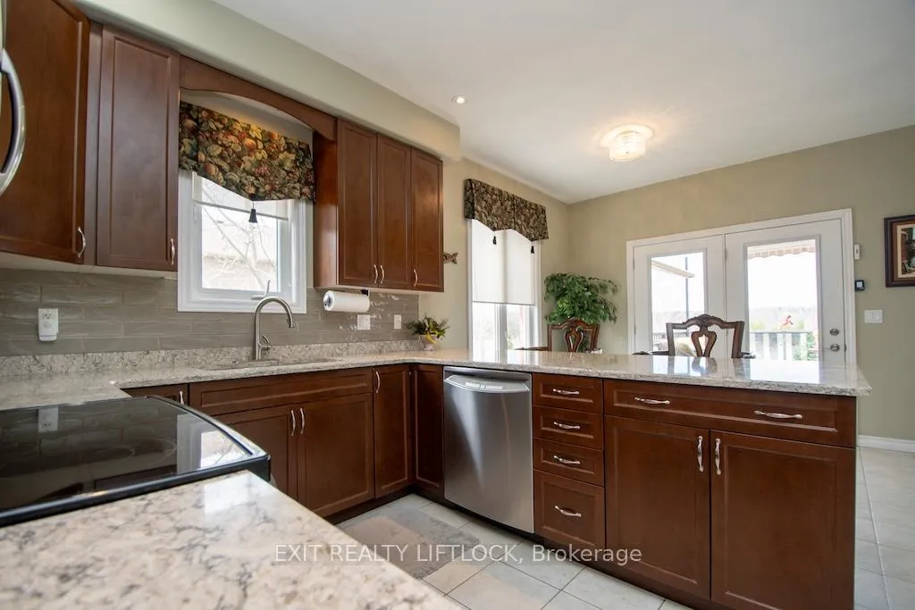 Photo 15 of 2495 Cunningham Boulevard, Peterborough, Ashburnham Ward 4 — HOMEH