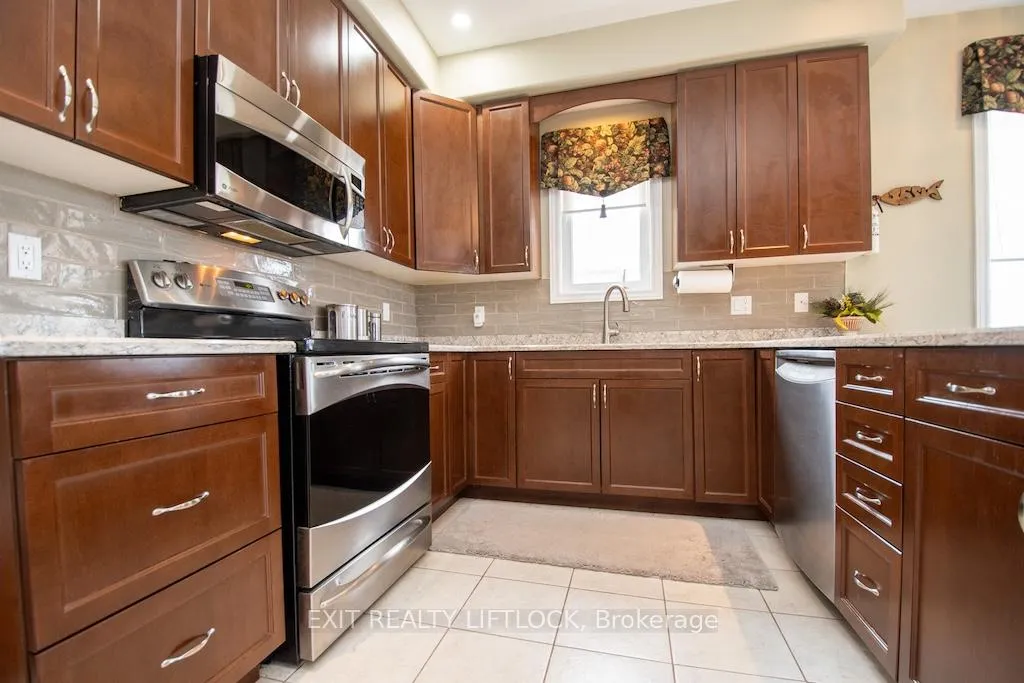 Photo 16 of 2495 Cunningham Boulevard, Peterborough, Ashburnham Ward 4 — HOMEH