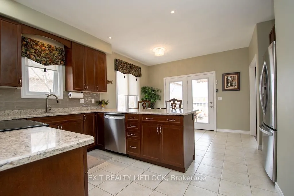 Photo 19 of 2495 Cunningham Boulevard, Peterborough, Ashburnham Ward 4 — HOMEH