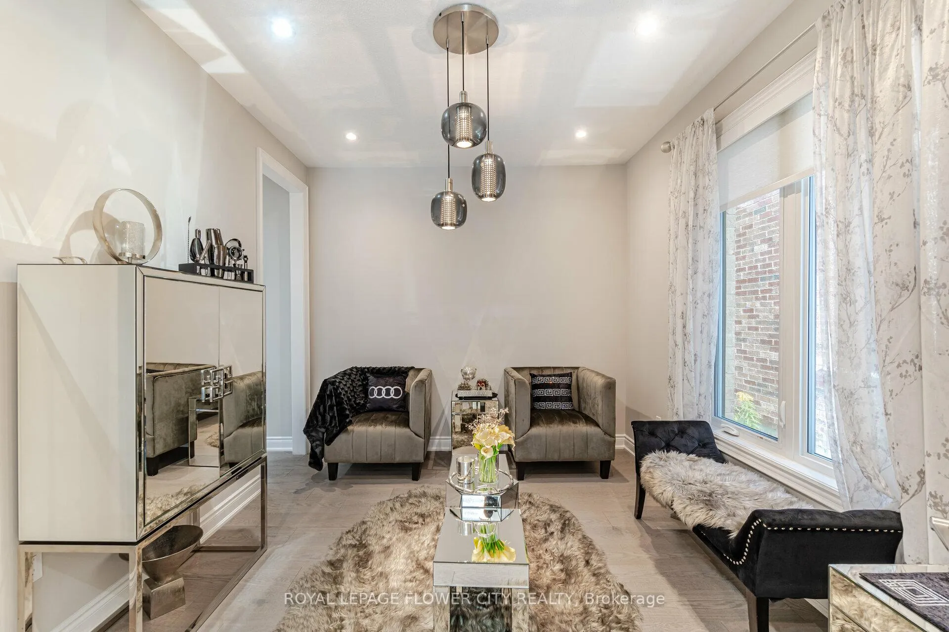 Photo 9 of 8 Ixworth Circle, Brampton, Bram West — HOMEH