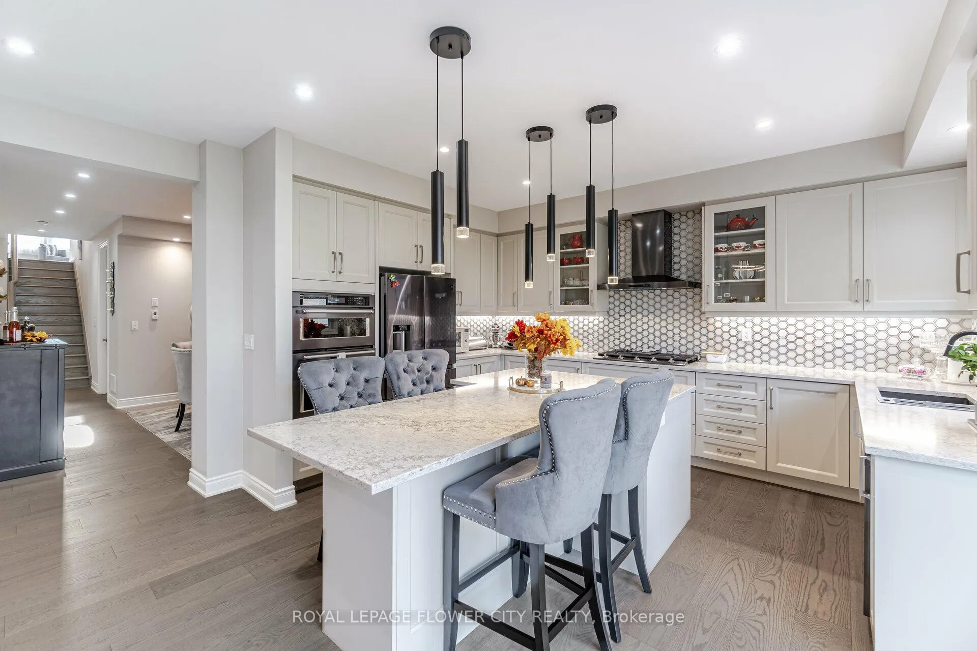 Photo 13 of 8 Ixworth Circle, Brampton, Bram West — HOMEH