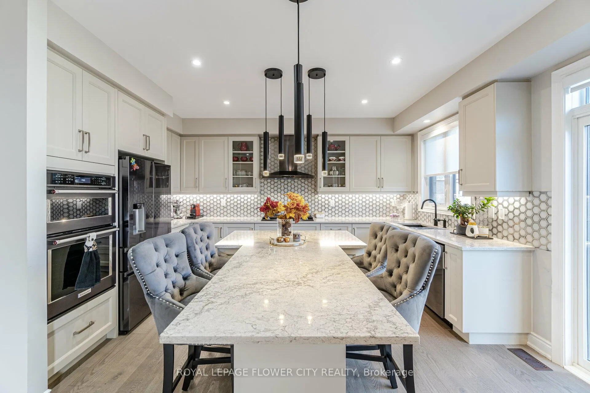 Photo 14 of 8 Ixworth Circle, Brampton, Bram West — HOMEH