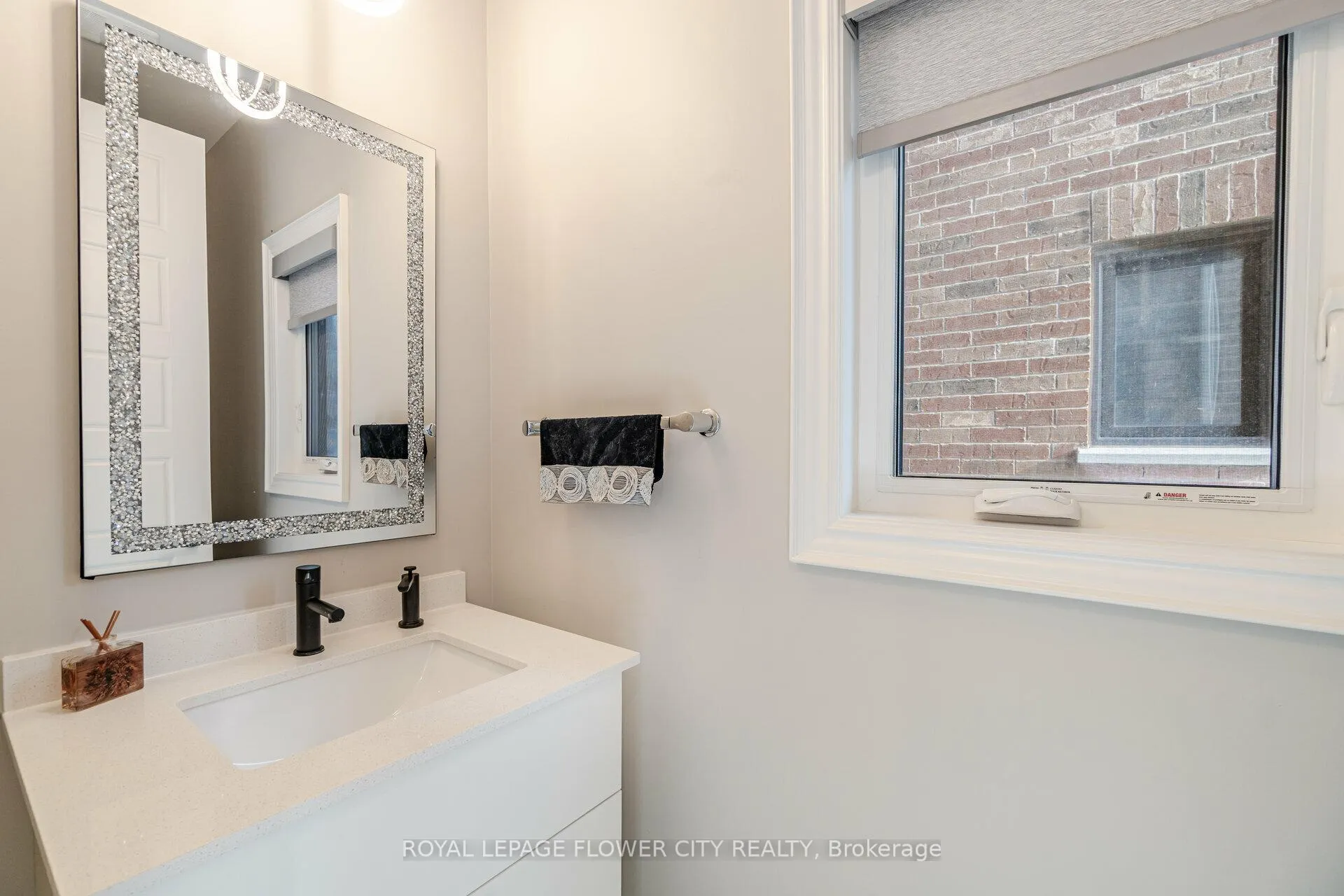 Photo 21 of 8 Ixworth Circle, Brampton, Bram West — HOMEH