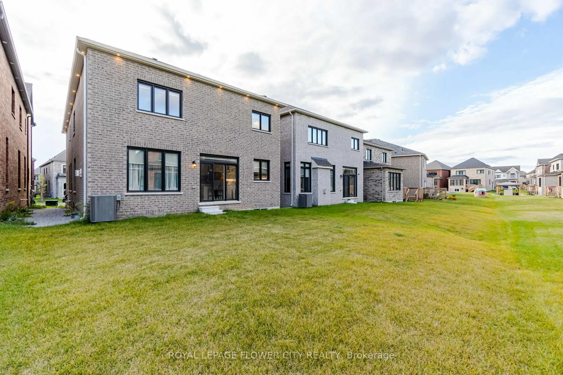 Photo 49 of 8 Ixworth Circle, Brampton, Bram West — HOMEH