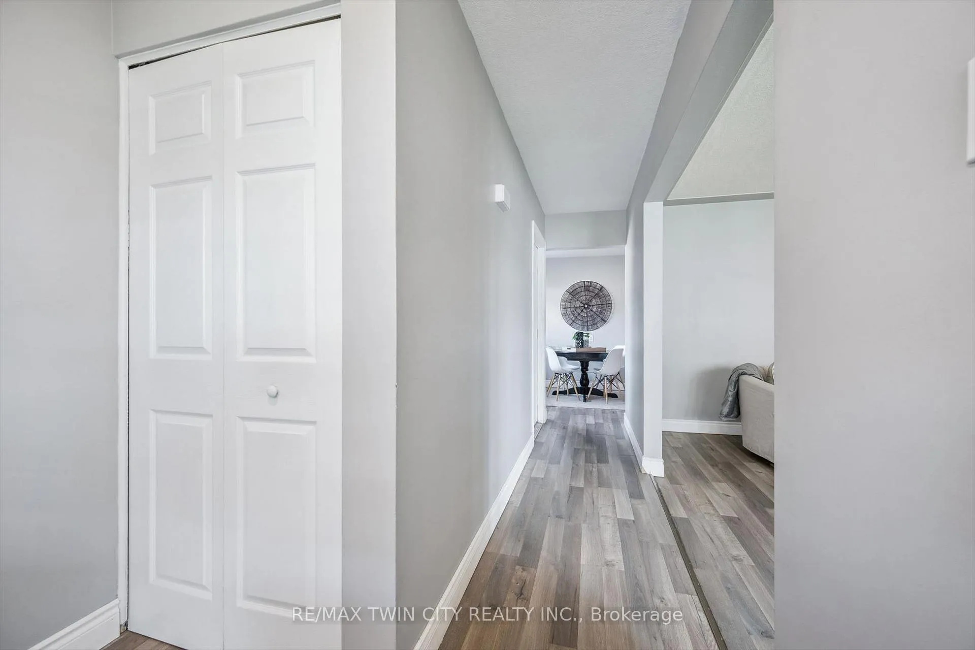Photo 6 of 27 Vicmount Drive, Kitchener — HOMEH