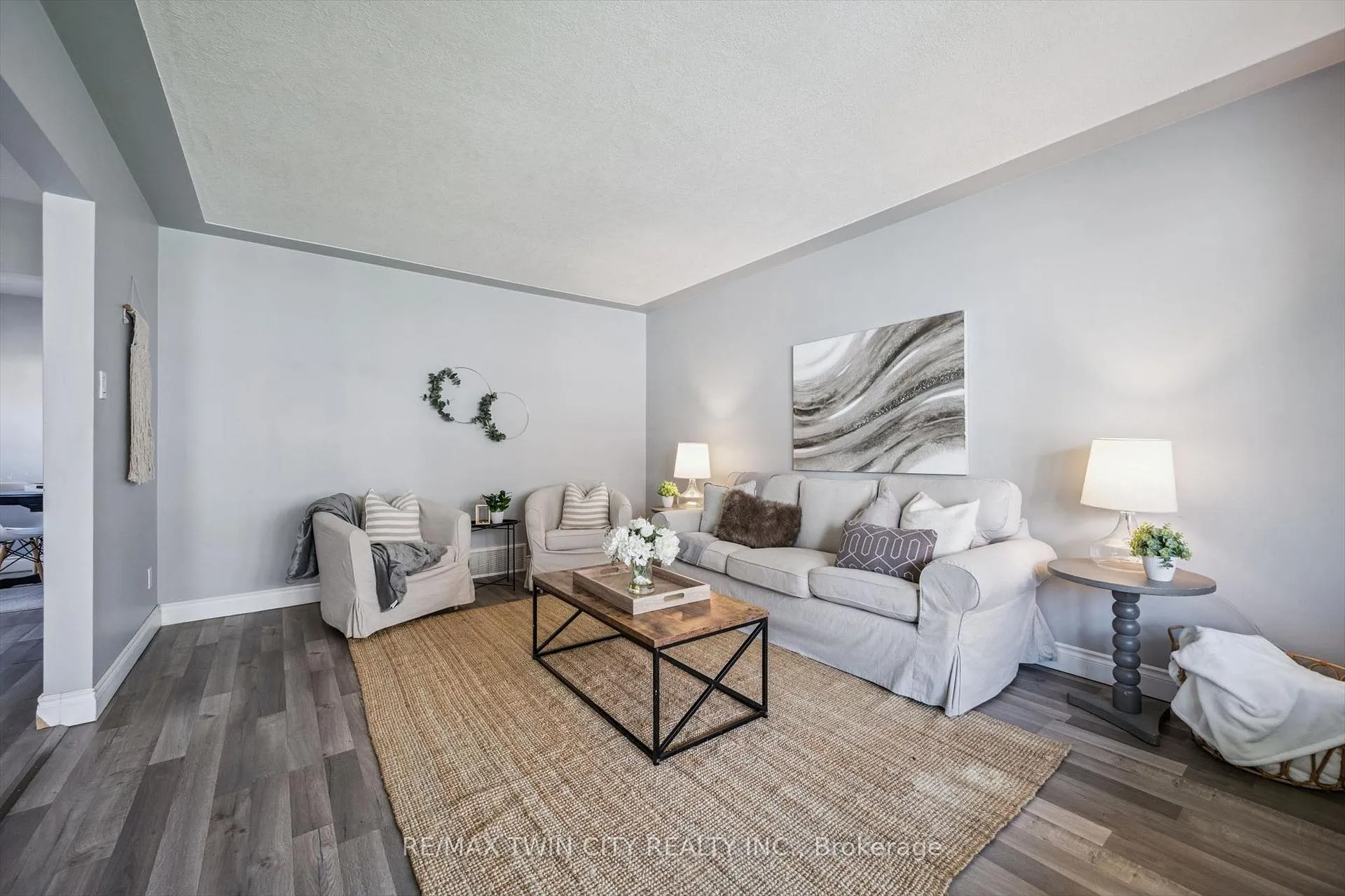 Photo 7 of 27 Vicmount Drive, Kitchener — HOMEH
