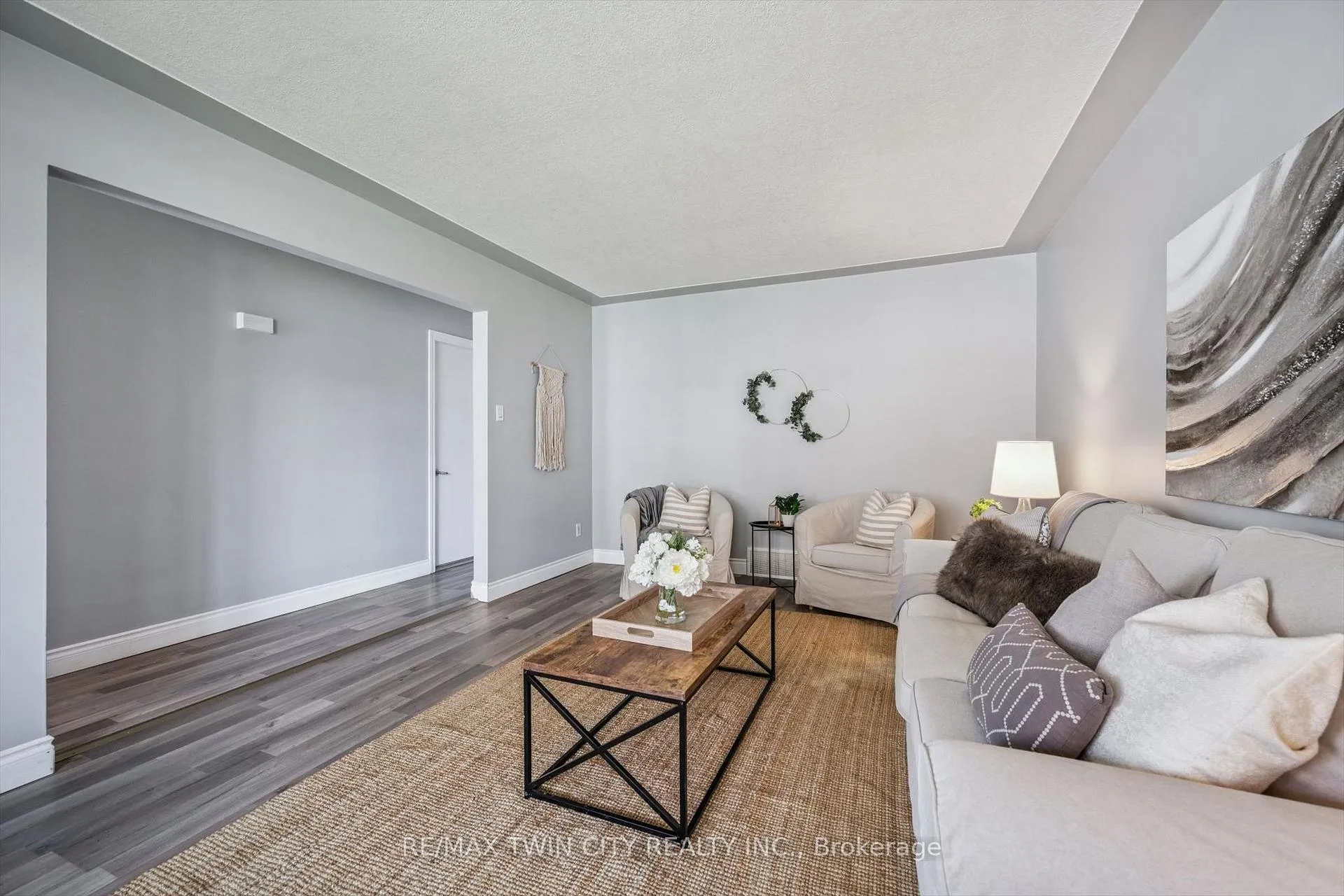 Photo 9 of 27 Vicmount Drive, Kitchener — HOMEH