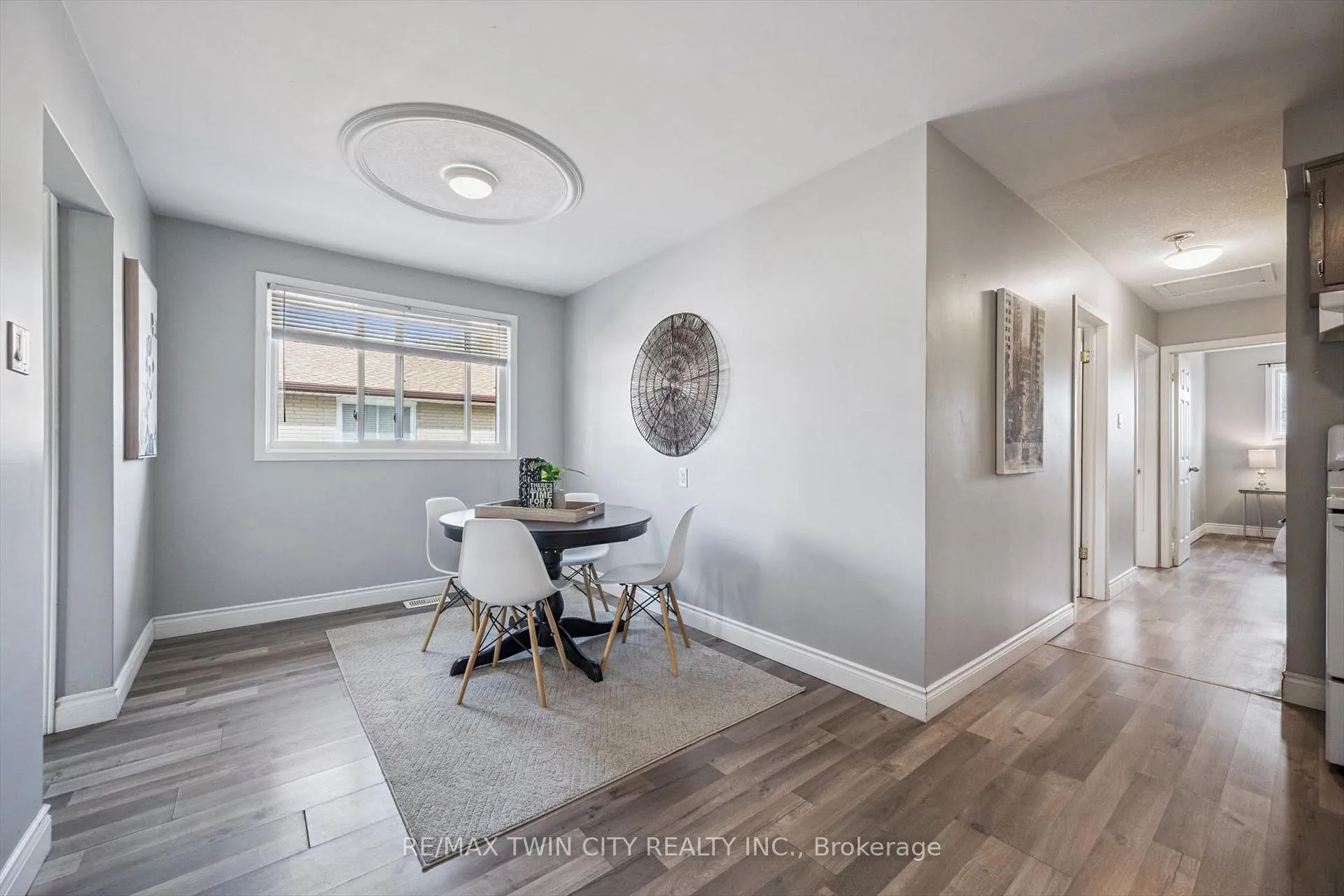 Photo 10 of 27 Vicmount Drive, Kitchener — HOMEH