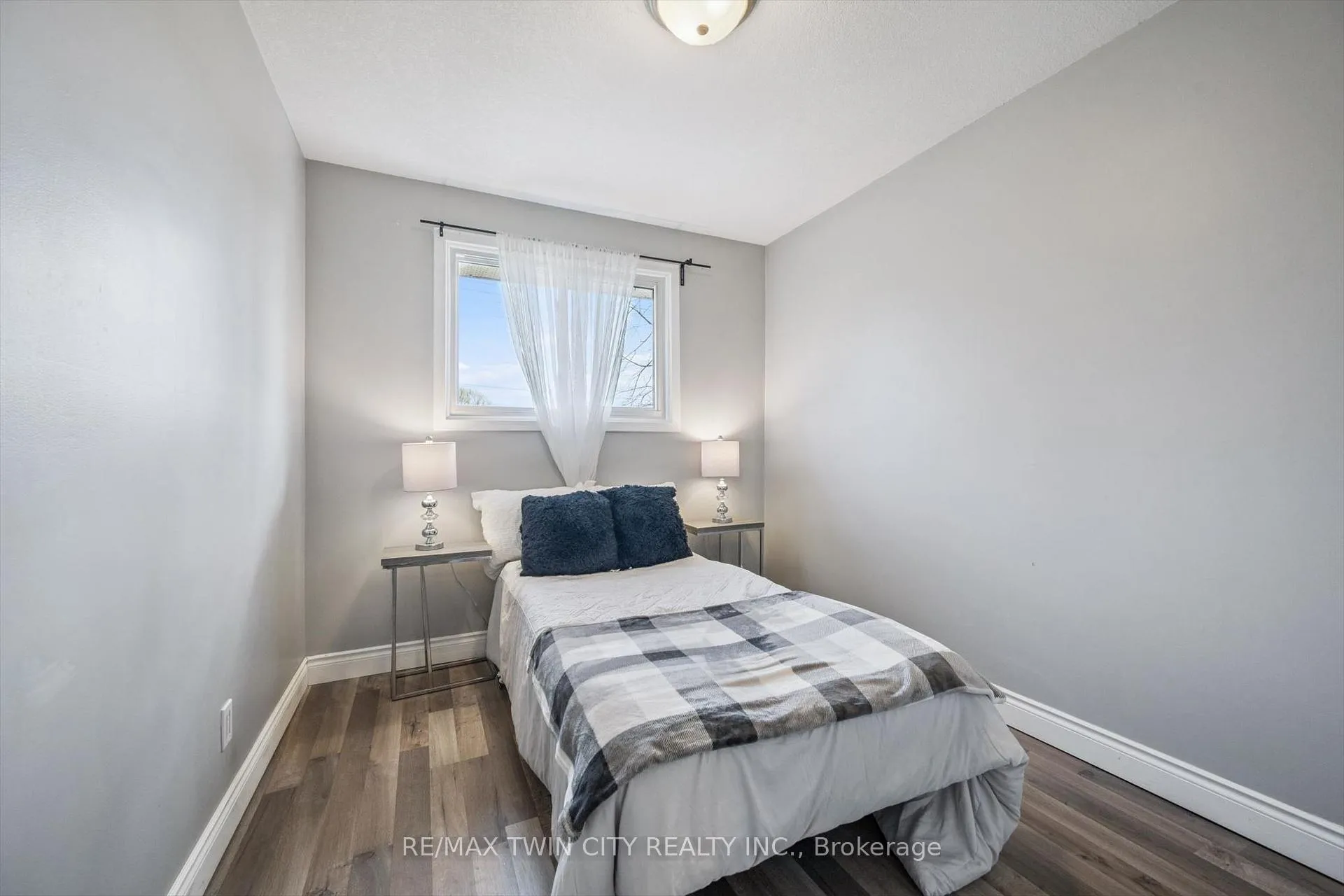 Photo 18 of 27 Vicmount Drive, Kitchener — HOMEH