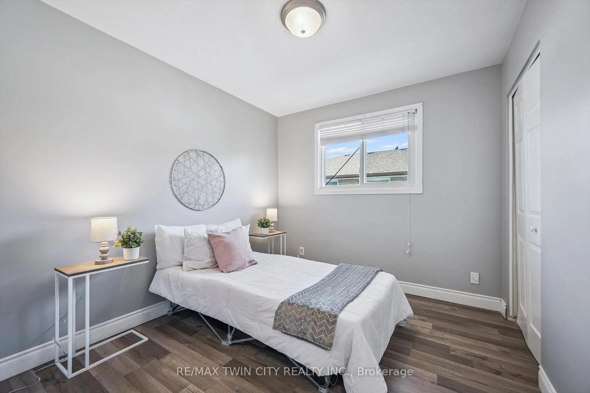 Photo 20 of 27 Vicmount Drive, Kitchener — HOMEH