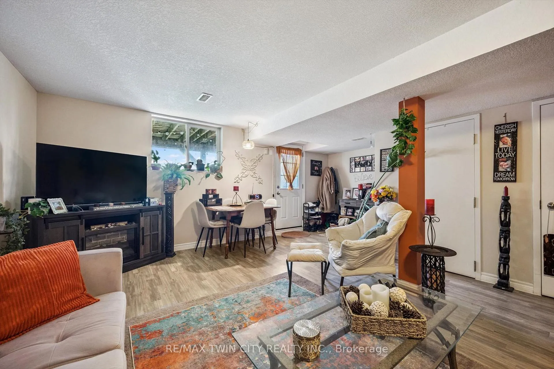 Photo 26 of 27 Vicmount Drive, Kitchener — HOMEH