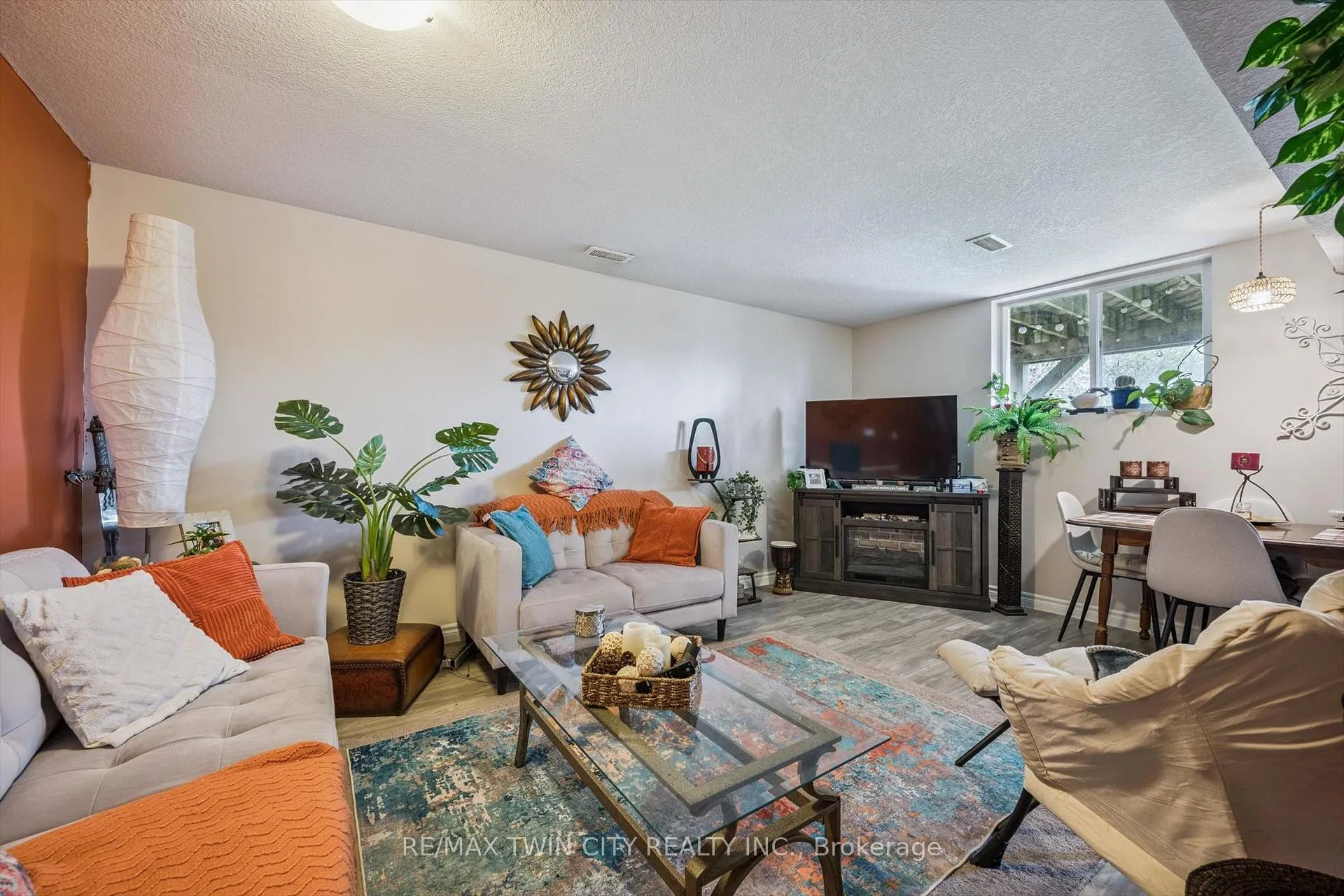 Photo 27 of 27 Vicmount Drive, Kitchener — HOMEH