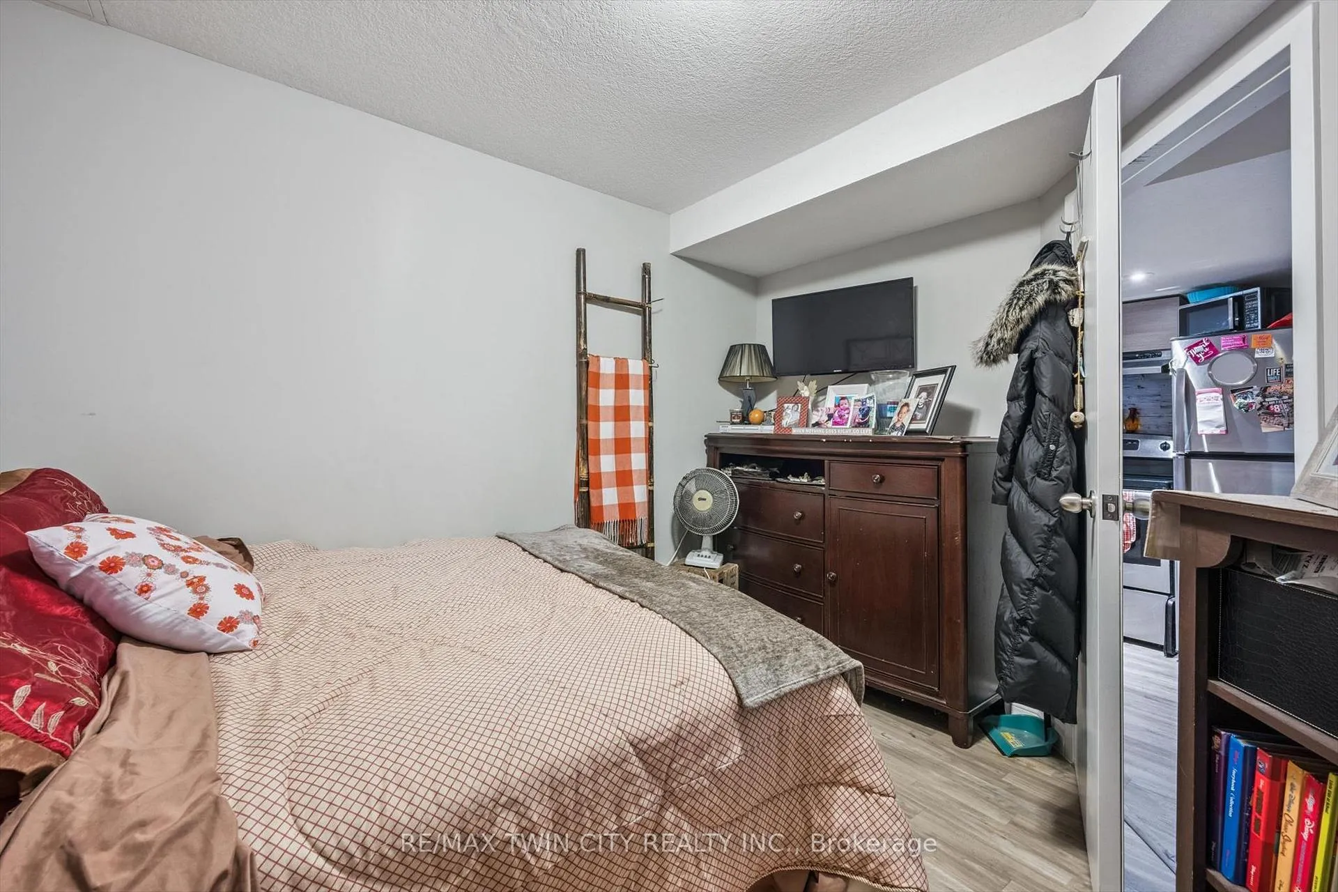 Photo 33 of 27 Vicmount Drive, Kitchener — HOMEH