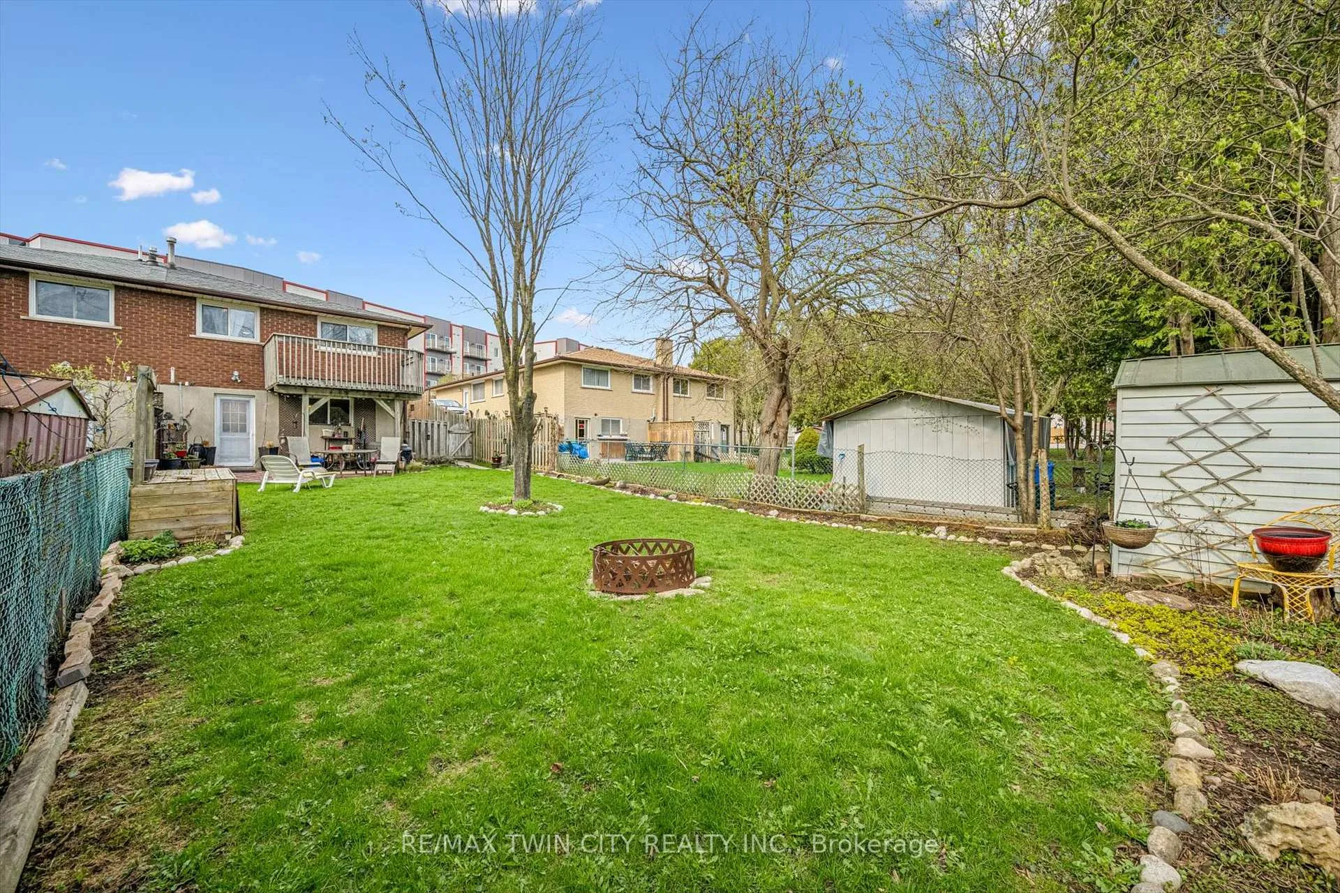 Photo 37 of 27 Vicmount Drive, Kitchener — HOMEH