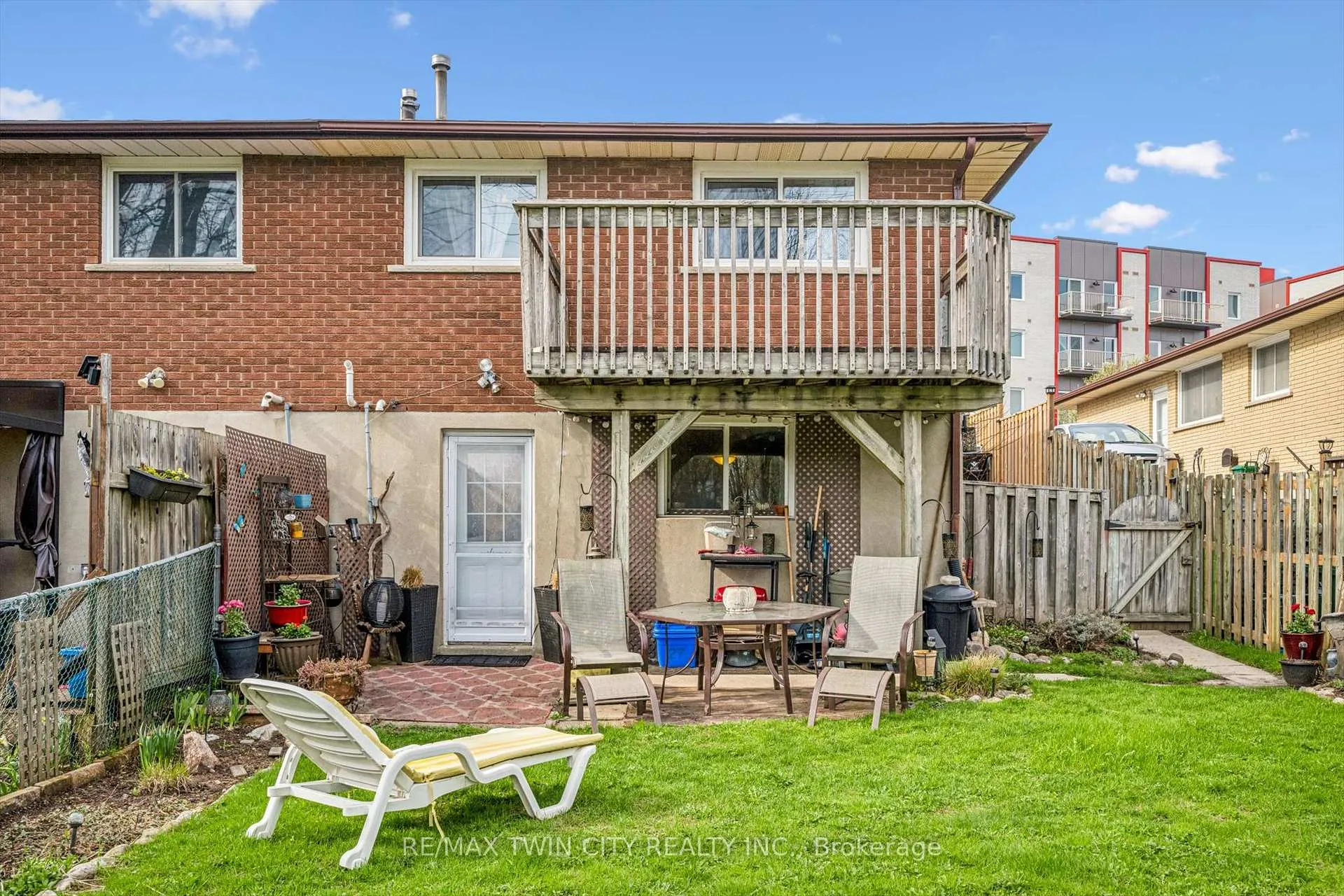 Photo 38 of 27 Vicmount Drive, Kitchener — HOMEH