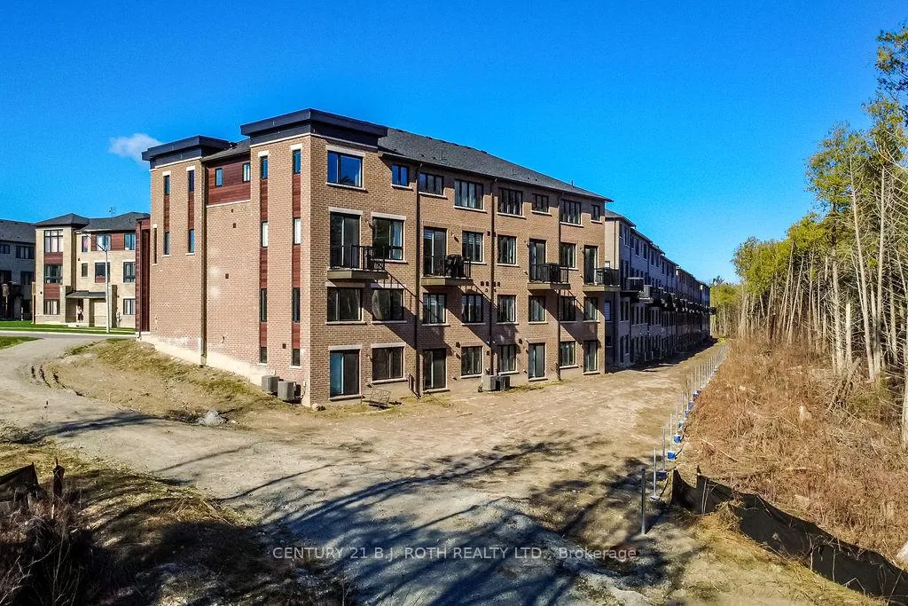Photo 2 of 104 Blue Forest Crescent, Barrie, Innis-Shore — HOMEH