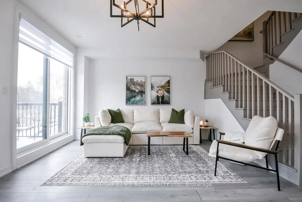 Photo 4 of 104 Blue Forest Crescent, Barrie, Innis-Shore — HOMEH