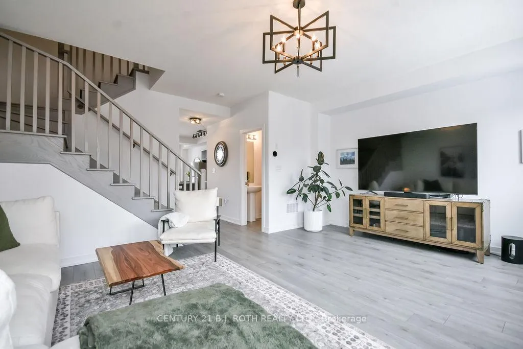 Photo 5 of 104 Blue Forest Crescent, Barrie, Innis-Shore — HOMEH