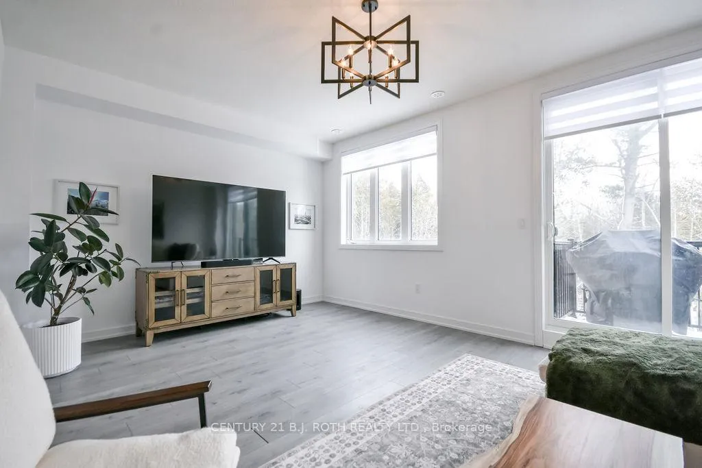 Photo 6 of 104 Blue Forest Crescent, Barrie, Innis-Shore — HOMEH