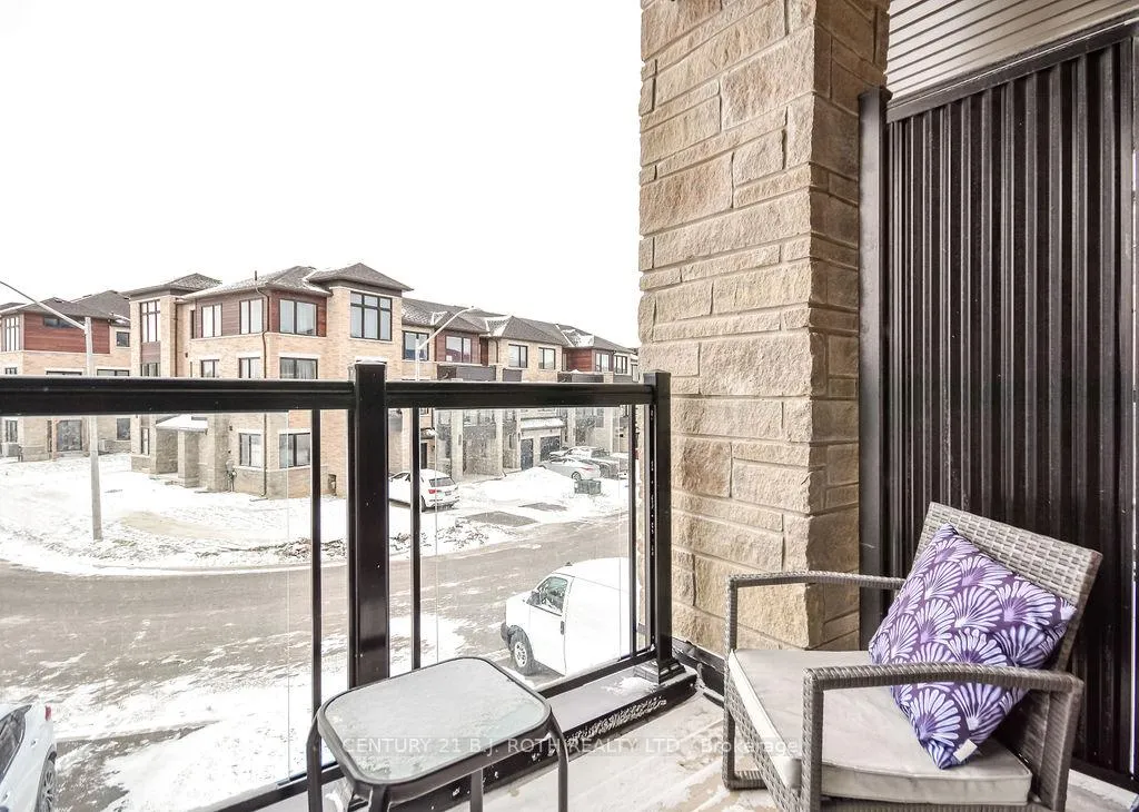 Photo 8 of 104 Blue Forest Crescent, Barrie, Innis-Shore — HOMEH