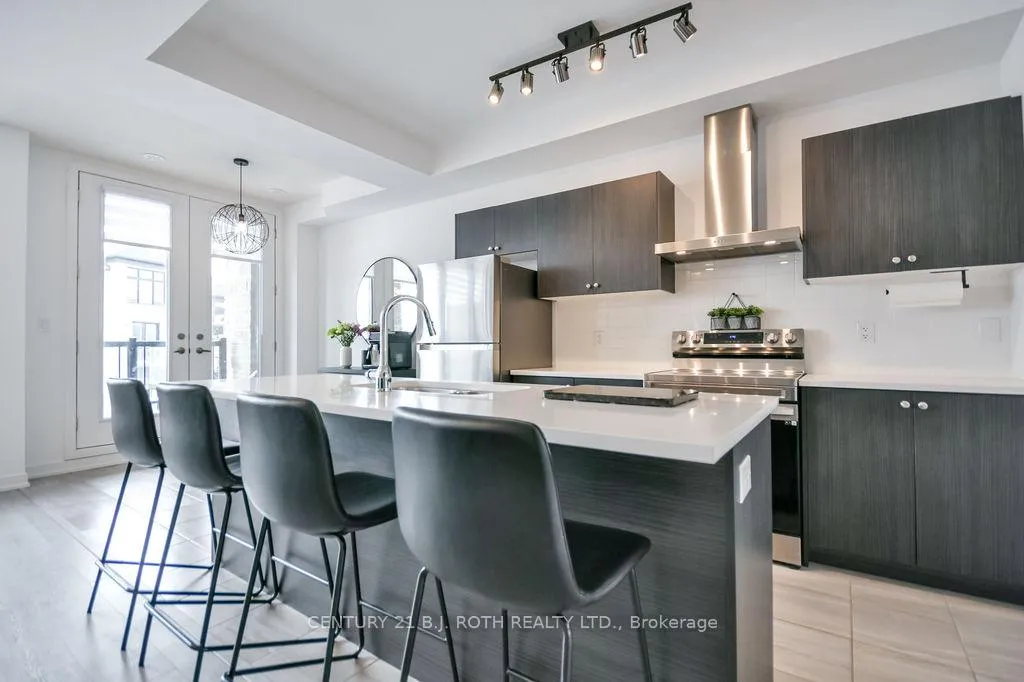 Photo 10 of 104 Blue Forest Crescent, Barrie, Innis-Shore — HOMEH