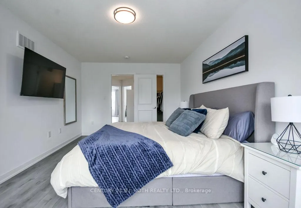 Photo 23 of 104 Blue Forest Crescent, Barrie, Innis-Shore — HOMEH