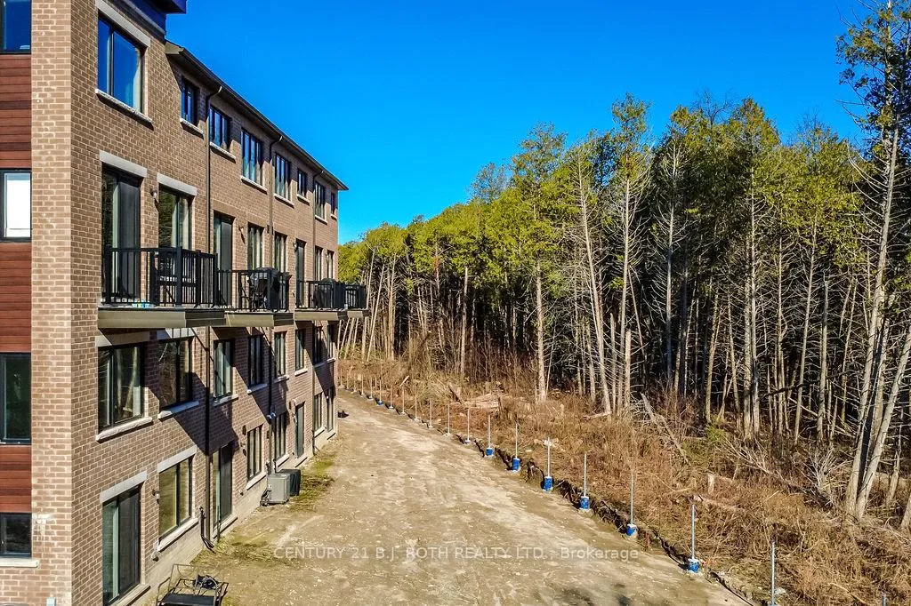 Photo 43 of 104 Blue Forest Crescent, Barrie, Innis-Shore — HOMEH