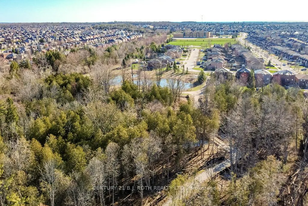 Photo 45 of 104 Blue Forest Crescent, Barrie, Innis-Shore — HOMEH