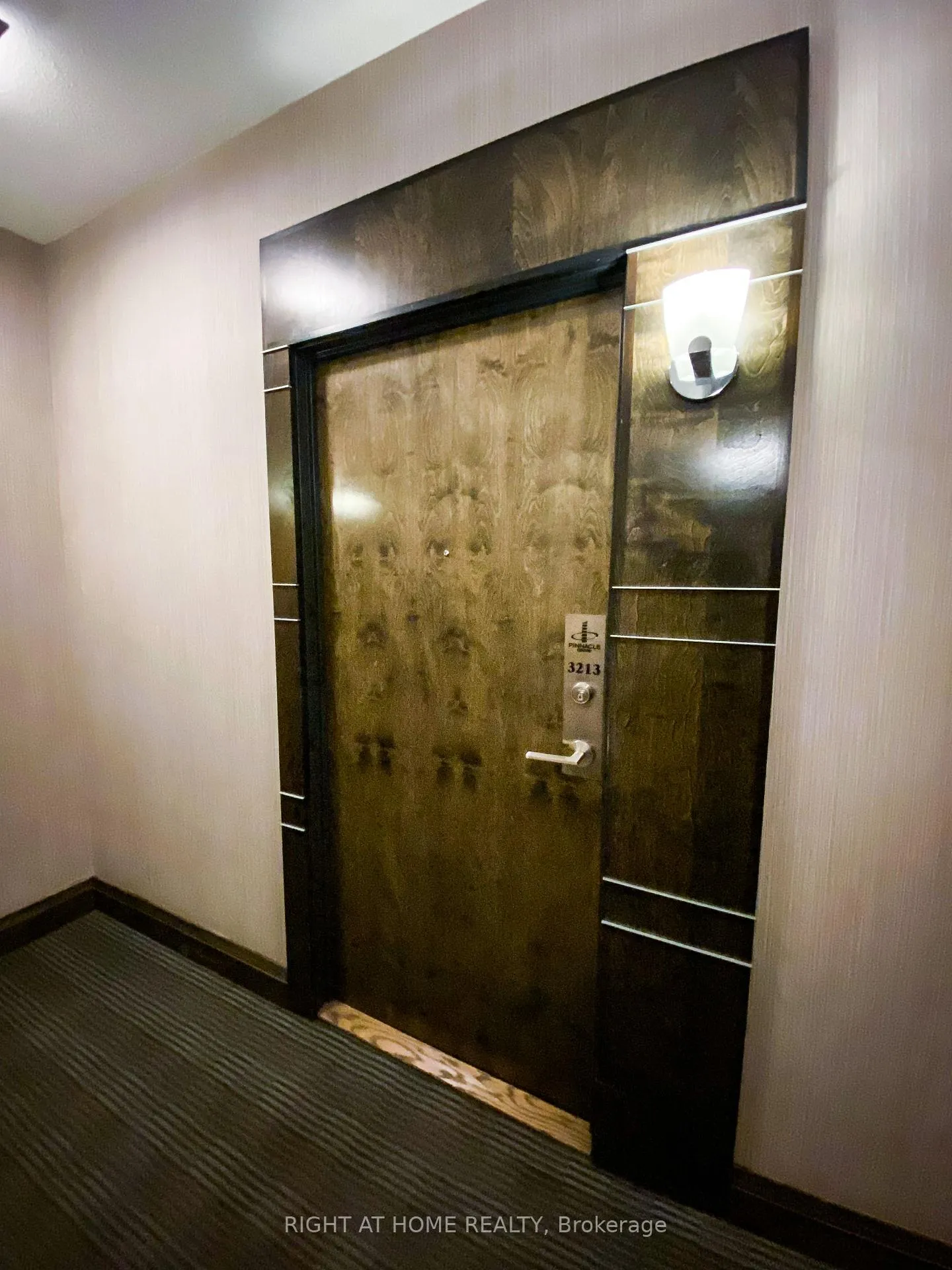 Photo 2 of Unit 3213, 33 Bay Street, Toronto, Waterfront Communities — HOMEH