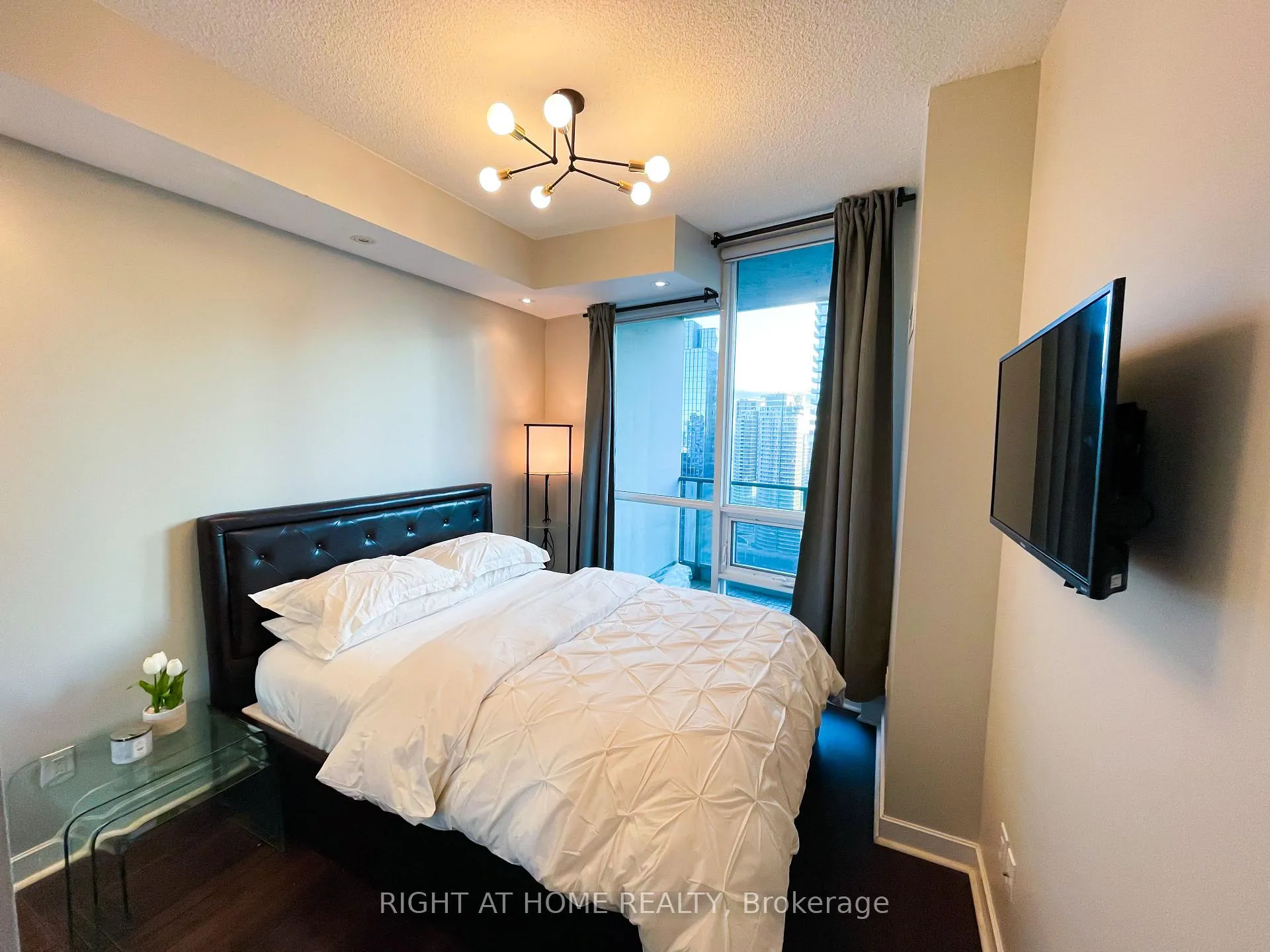 Photo 13 of Unit 3213, 33 Bay Street, Toronto, Waterfront Communities — HOMEH