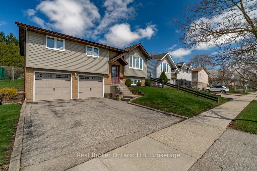 Photo 3 of 68 Settlers Drive, Kitchener — HOMEH
