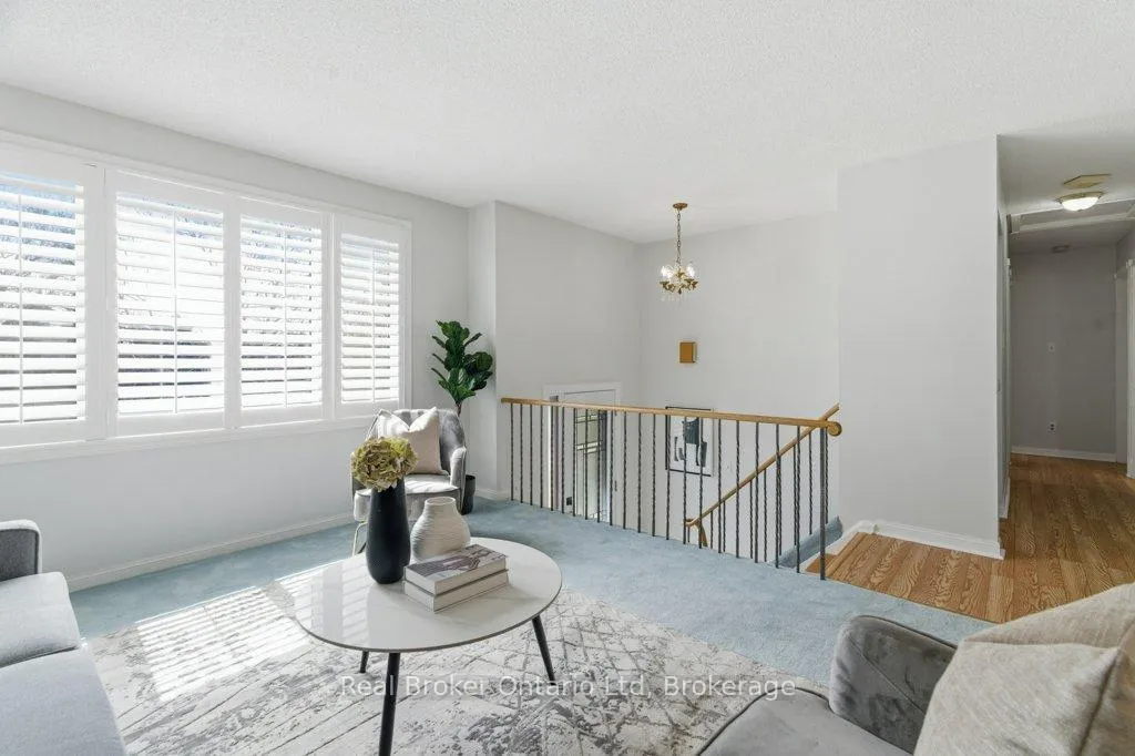 Photo 10 of 68 Settlers Drive, Kitchener — HOMEH