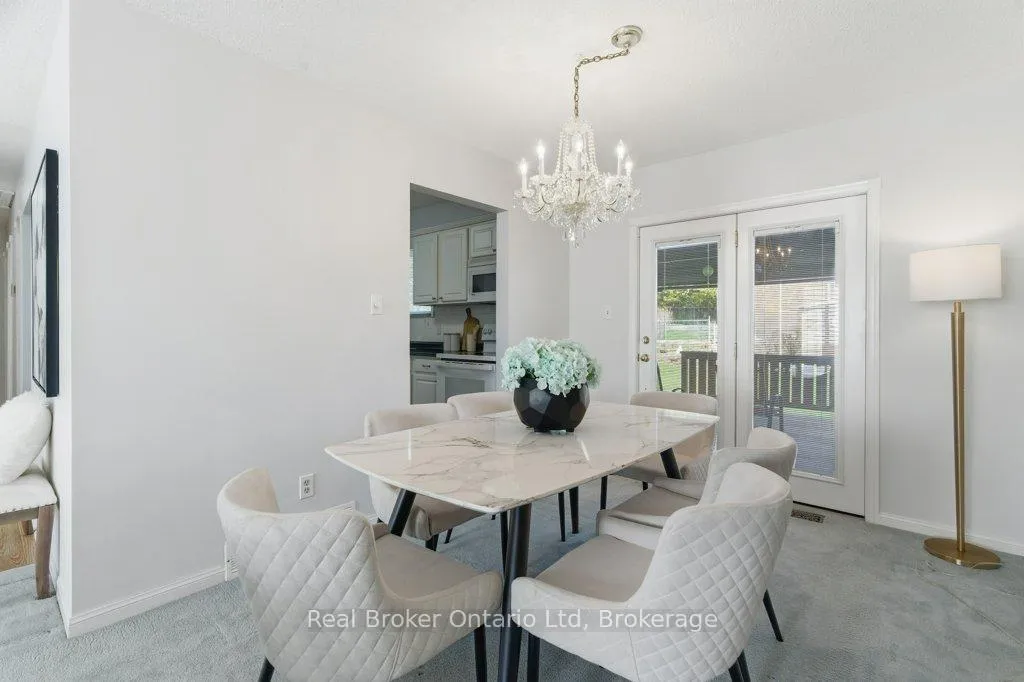 Photo 11 of 68 Settlers Drive, Kitchener — HOMEH