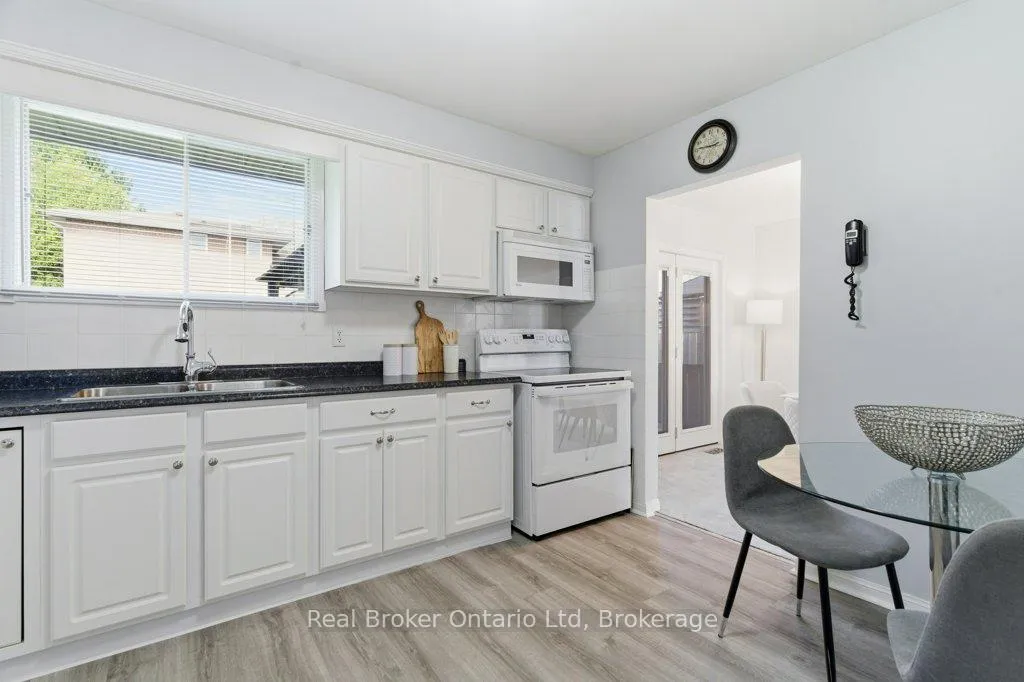 Photo 13 of 68 Settlers Drive, Kitchener — HOMEH