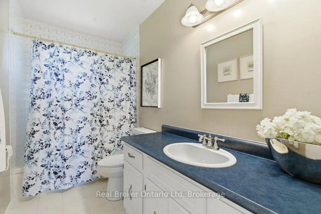 Photo 17 of 68 Settlers Drive, Kitchener — HOMEH