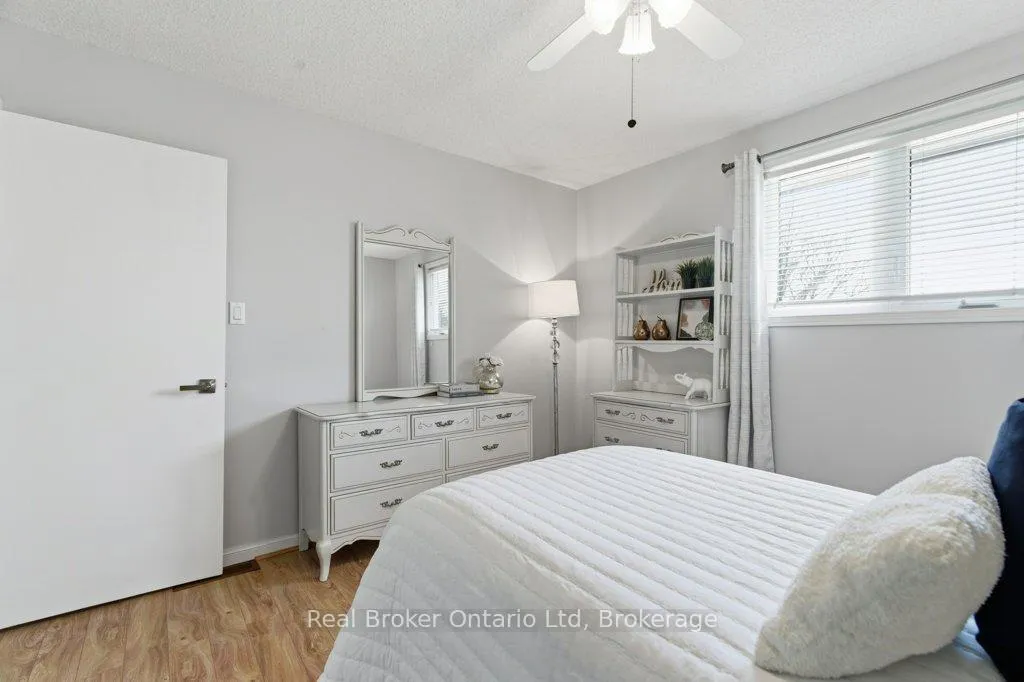 Photo 19 of 68 Settlers Drive, Kitchener — HOMEH