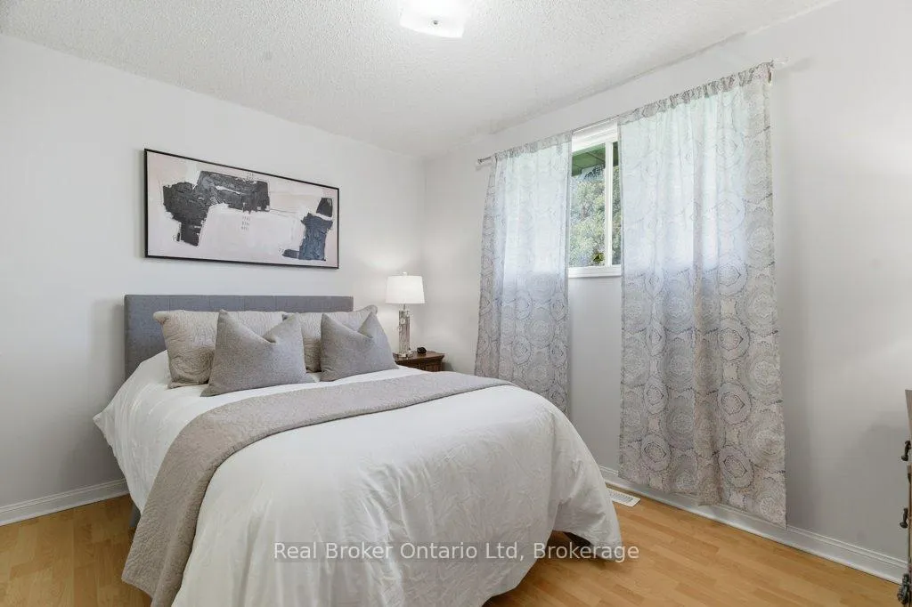 Photo 21 of 68 Settlers Drive, Kitchener — HOMEH