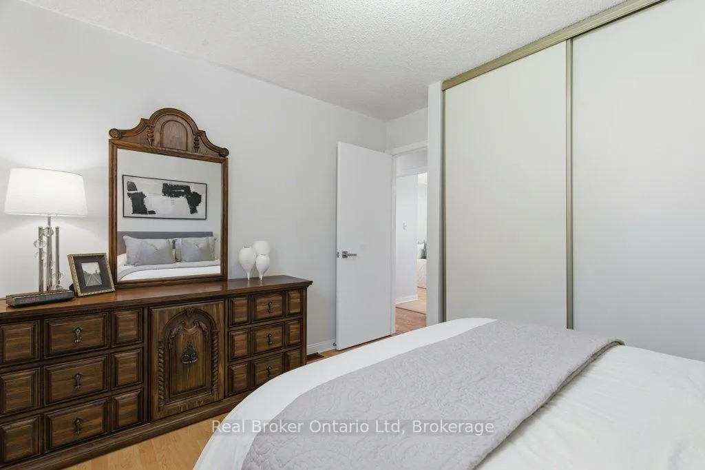 Photo 22 of 68 Settlers Drive, Kitchener — HOMEH