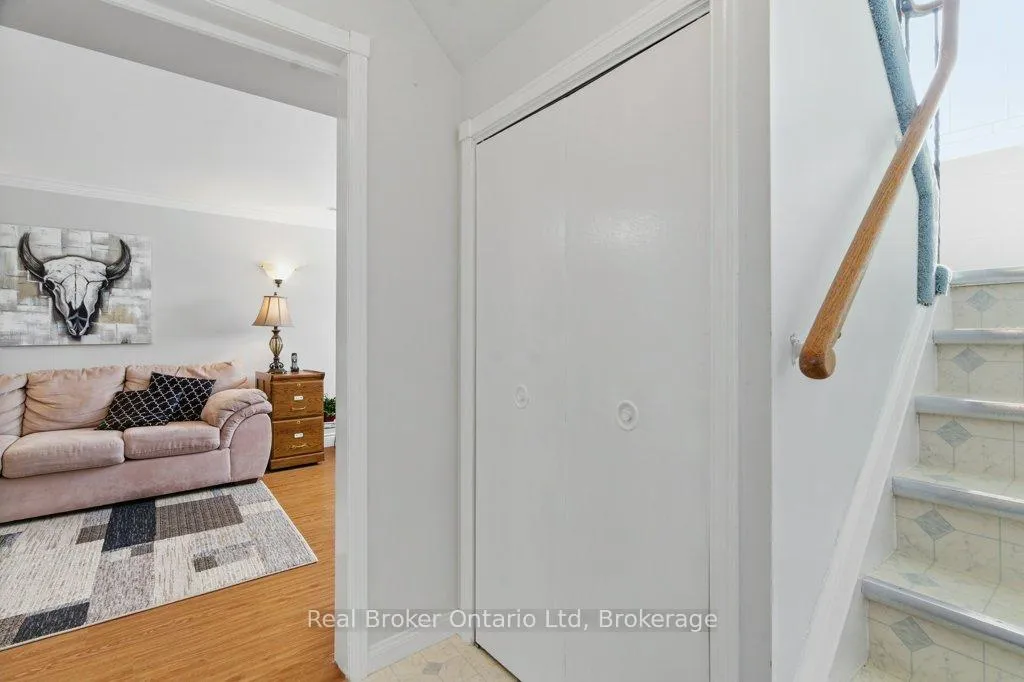 Photo 24 of 68 Settlers Drive, Kitchener — HOMEH