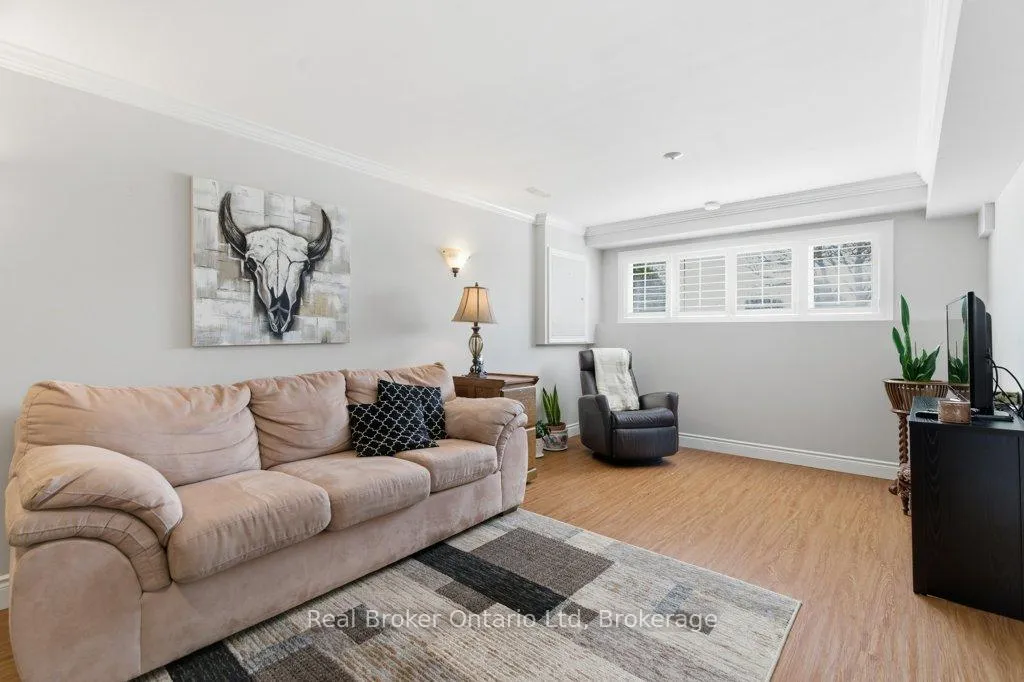 Photo 25 of 68 Settlers Drive, Kitchener — HOMEH